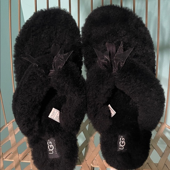UGG Women's Flip Flop Slippers - Picture 3 of 10
